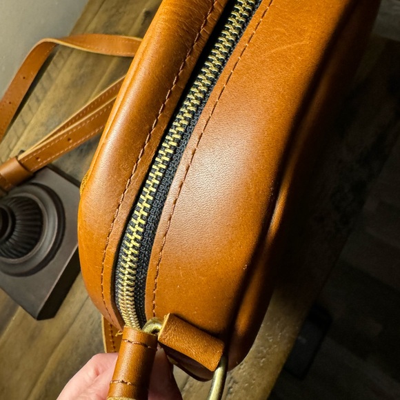 Portland Leather Tan Crossbody Bag Smooth Finish - Picture 4 of 16